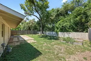 4610 S 1st St, Austin, TX 78745 - Photo 22