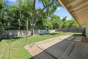 4610 S 1st St, Austin, TX 78745 - Photo 20