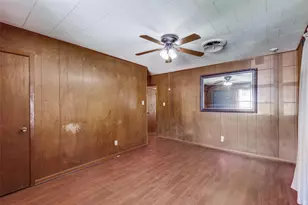 707 Debus Dr, Taylor, TX 76574 - Photo 4