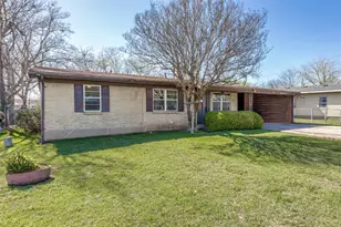 707 Debus Dr, Taylor, TX 76574 - Photo 2