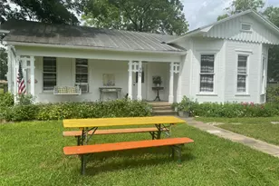 395 Centennial St, Carmine, TX 78932 - Photo 2