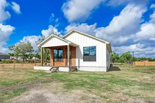 122 Los Fresnos Dr, Dale, TX 78616 - Photo 2