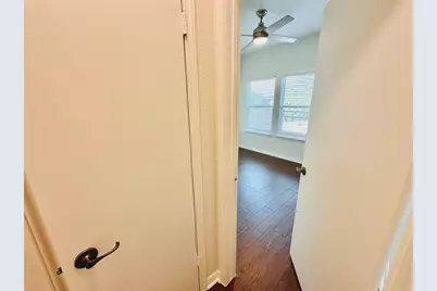6301 Crumley Lane, Austin, TX 78741 - Photo 34