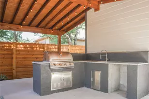 518 Rigsby Ave, San Antonio, TX 78210 - Photo 2