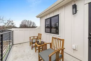 2406 W 10th St, Austin, TX 78703 - Photo 12