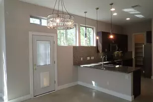 2912 E 14th St, Austin, TX 78702 - Photo 8