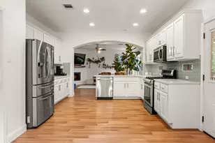 10305 Channel Island Dr, Austin, TX 78747 - Photo 16