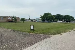 110 Thomas Park Dr, Hutto, TX 78634 - Photo 2