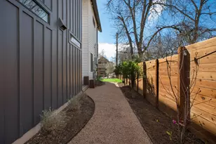 1410 E 3rd St, Austin, TX 78702 - Photo 36