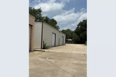 734 W Cameron Avenue, Rockdale, TX 76567 - Photo 2