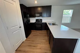 63 Trinity Cir, Lockhart, TX 78644 - Photo 2
