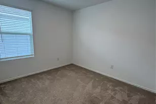 63 Trinity Cir, Lockhart, TX 78644 - Photo 10