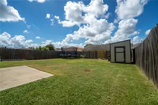 18425 Crestwind Ln, Elgin, TX 78621 - Photo 32