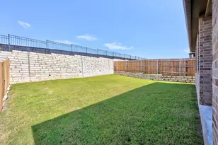 8012 Shining Flor Run, Lago Vista, TX 78645 - Photo 28