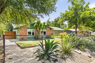 2001 Teakwood Dr, Austin, TX 78757 - Photo 2
