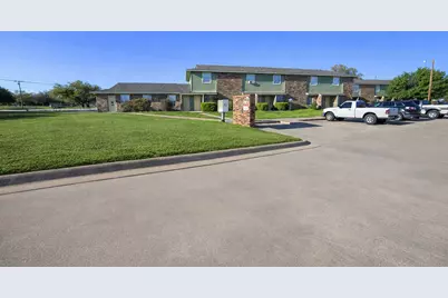 300 Meadow Drive, Rockdale, TX 76567 - Photo 12