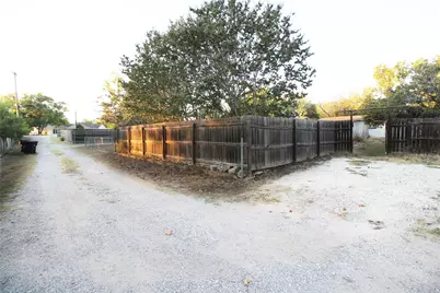 327 W Mulberry Street, Fredericksburg, TX 78624 - Photo 36
