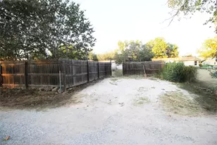 327 W Mulberry St, Fredericksburg, TX 78624 - Photo 24