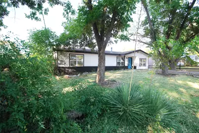 327 W Mulberry Street, Fredericksburg, TX 78624 - Photo 2