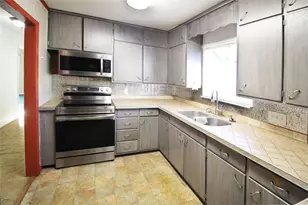 327 W Mulberry St, Fredericksburg, TX 78624 - Photo 16