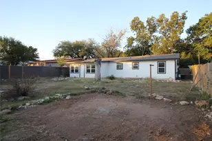 327 W Mulberry St, Fredericksburg, TX 78624 - Photo 32