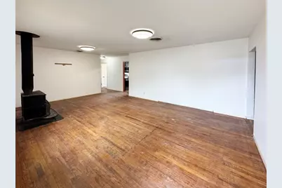 327 W Mulberry Street, Fredericksburg, TX 78624 - Photo 2