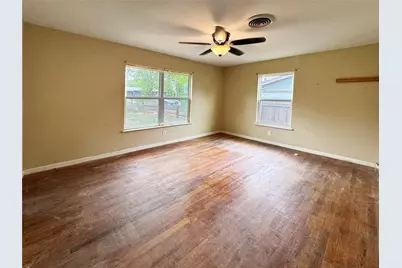 327 W Mulberry Street, Fredericksburg, TX 78624 - Photo 6