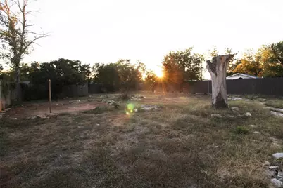 327 W Mulberry Street, Fredericksburg, TX 78624 - Photo 26