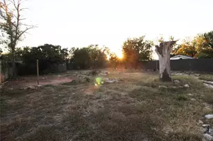 327 W Mulberry St, Fredericksburg, TX 78624 - Photo 26