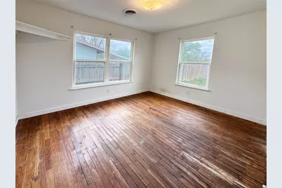 327 W Mulberry Street, Fredericksburg, TX 78624 - Photo 6