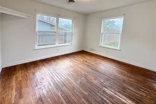 327 W Mulberry St, Fredericksburg, TX 78624 - Photo 6