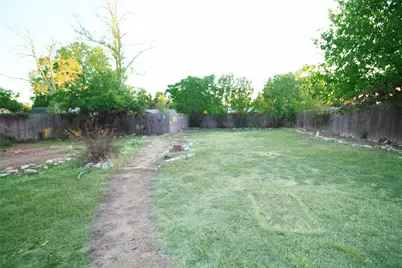 327 W Mulberry Street, Fredericksburg, TX 78624 - Photo 12