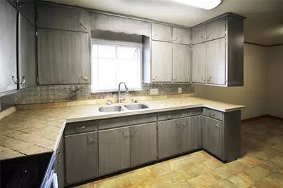 327 W Mulberry Street, Fredericksburg, TX 78624 - Photo 4