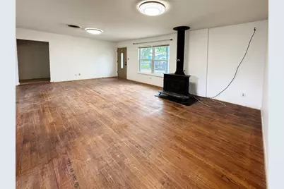 327 W Mulberry Street, Fredericksburg, TX 78624 - Photo 4