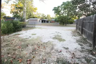 327 W Mulberry St, Fredericksburg, TX 78624 - Photo 34