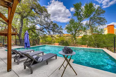 810 N Loop Street, San Marcos, TX 78666 - Photo 4