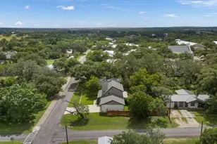 300 E Bluebonnet Ln, Johnson City, TX 78636 - Photo 32