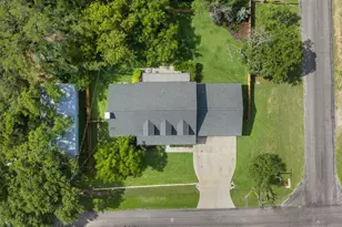 300 E Bluebonnet Ln, Johnson City, TX 78636 - Photo 30