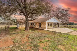 2569 Co Rd 443, Waelder, TX 78959 - Photo 2