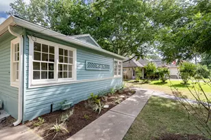 805 Maple St, Lockhart, TX 78644 - Photo 2