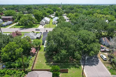 522 S Walnut Avenue, Luling, TX 78648 - Photo 32