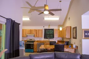 200 Arrowhead Dr, Smithville, TX 78957 - Photo 8