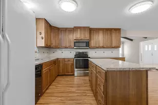 81 Family Cir, Hutto, TX 78634 - Photo 4