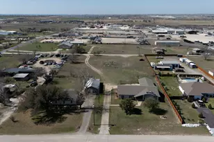 81 Family Cir, Hutto, TX 78634 - Photo 34