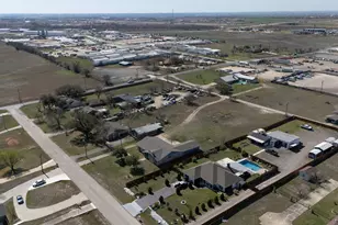 81 Family Cir, Hutto, TX 78634 - Photo 40