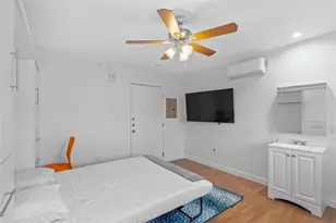 306 E 30th St, Austin, TX 78705 - Photo 14