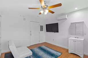 306 E 30th St, Austin, TX 78705 - Photo 10