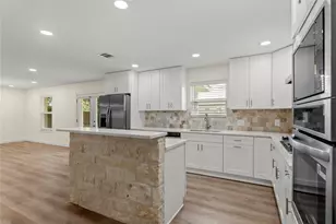 412 Oak St, Bastrop, TX 78602 - Photo 6