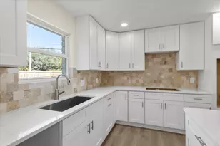 412 Oak St, Bastrop, TX 78602 - Photo 4