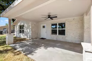 412 Oak St, Bastrop, TX 78602 - Photo 2